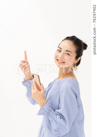 智能手機智能手機中年女人 76297402