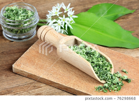 Homemade salt from bear garlic,  lat.  Allium ursinum 76298668