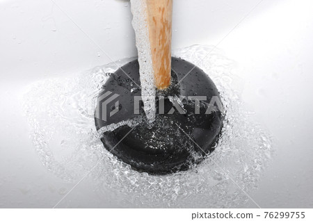Plunger and clogged sink. 76299755