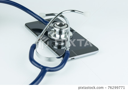 Stethoscope on the smartphone. 76299771