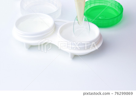 Contact lens and case Contact lens and case 76299869