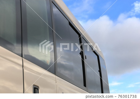 小巴窗口的圖像 76301738