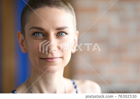 Beautiful smiling caucasian woman looking happy portrait 76302530