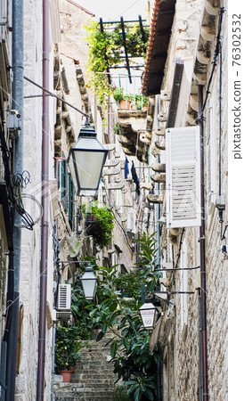 Narrow path with stairs in old town - Dubrovnik, Croatia Narrow path with stairs in old town - Dubrovnik, Croatia 76302532