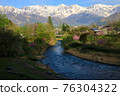 Hakuba mountain range that has reached spring from the suspension bridge of Hakuba Oide 76304322