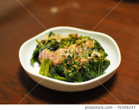 Holding of spinach Holding of spinach 76306247