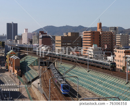 繞新長田站行駛的電車 76306358