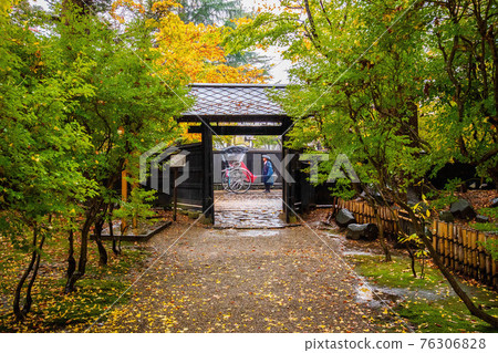 Michinoku's Little Kyoto Akita Kakunodate Autumn Heavy Rain Bukeyashiki Street Rickshaw 76306828