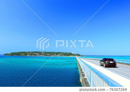 夏季沖繩古宇利島路 76307269