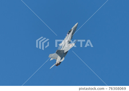 Swiss Air Force F / A-18C Hornet soars Swiss Air Force F / A-18C Hornet soars 76308069