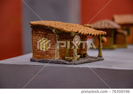 simple house miniature