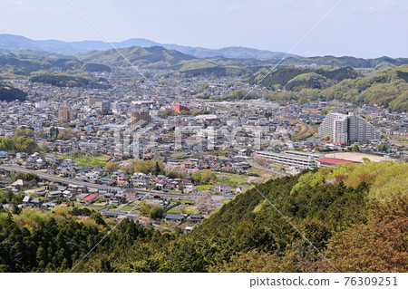 View of Ogawa Town from Sengenyama, Saitama Prefecture 76309251