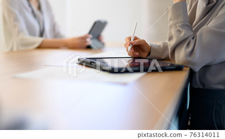 Working business person 76314011