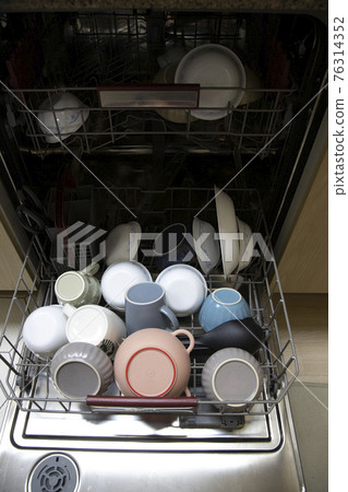 放入洗碗機的餐具 76314352