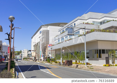 Komaki City Central Library 76316889