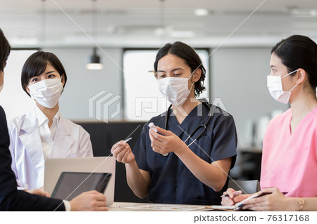 與醫務人員會面 與醫務人員會面 76317168