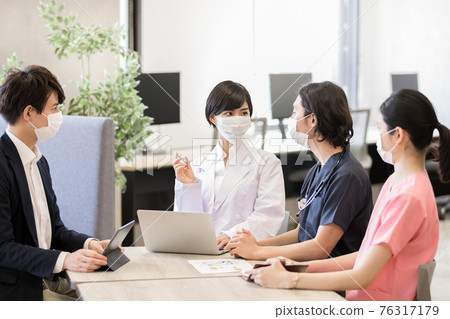 與醫務人員會面 76317179