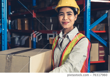 Portrait of young Asian woman warehouse worker smiling in the storehouse Portrait of young Asian woman warehouse worker smiling in the storehouse 76317960
