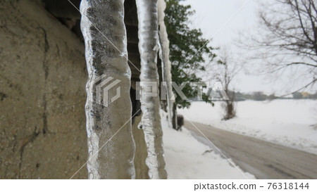 Ice stalactites Ice stalactites 76318144