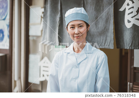 Downtown dining room 76318348