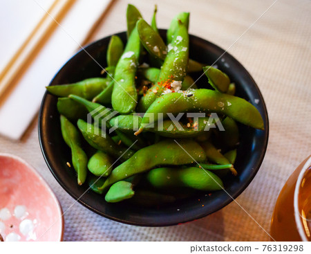 Delicious vegetarian garnish of green soybeans on bowl Delicious vegetarian garnish of green soybeans on bowl 76319298