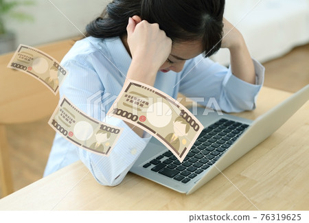 Image of a woman in trouble due to reduced money 76319625