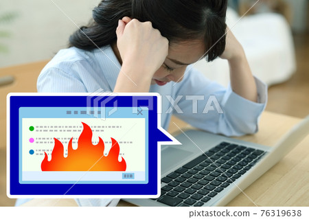 Image of a woman who is in trouble on the internet 76319638