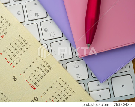 商業形象·日曆·鍵盤·筆記本·女人 76320480