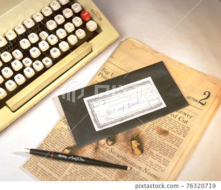 復古的打字機和書信棚拍 復古的打字機和書信棚拍 76320719