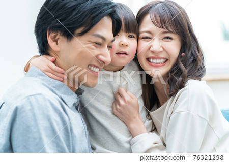 家庭 家庭 親子生活方式 好朋友 76321298