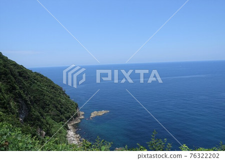 The Sea of Japan that continues forever 76322202