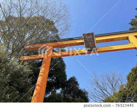 擁有大型木製鳥居的川越冰川神社 76323445
