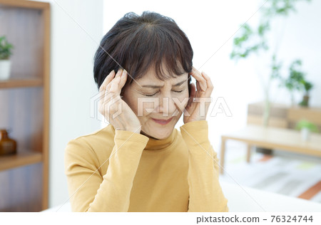 Senior woman holding temple 76324744