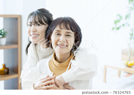 Smile parent and child Smile parent and child 76324765