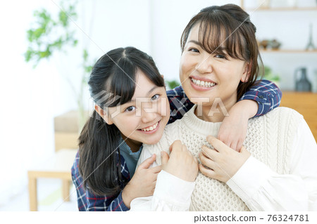 Smile parent and child Smile parent and child 76324781