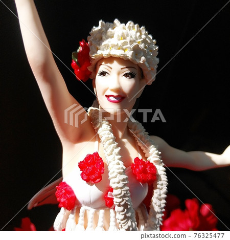 Hula girl 76325477