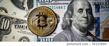 Bitcoin virtual currency currency dollar dollar dollar dollar bill top view Bitcoin USD money ビットコイン 76325660