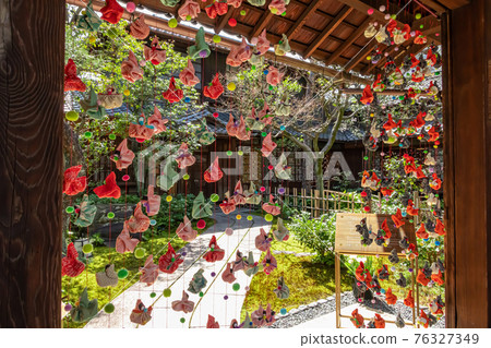 Cultural Path Hyakka Hyakuso with hanging chicks <Nagoya City, Aichi Prefecture> Cultural Path Hyakka Hyakuso with hanging chicks <Nagoya City, Aichi Prefecture> 76327349