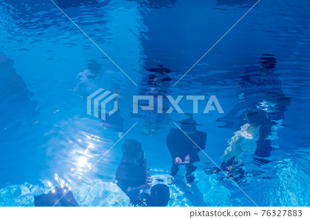 Kanazawa 21st Century Museum Swimming Pool Kanazawa 21st Century Museum Swimming Pool 76327883