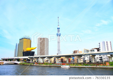 Landscape of Tokyo, Tokyo Sky Tree and Sumida River 76330135