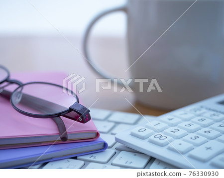 Business image · notebook · PC · glasses · female Business image · notebook · PC · glasses · female 76330930