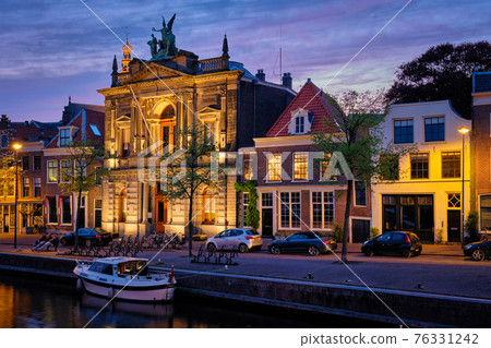 Canal and houses in the evening. Haarlem, Netherlands 76331242