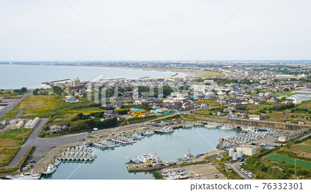 Iioka Fishing Port and Asahi City View from the Iioka Penitentiary Cape Observatory Deck (with Iioka Penitentiary Cape Observatory in Asahi City, Chiba Prefecture) <04> Iioka Fishing Port and Asahi City View from the Iioka Penitentiary Cape Observatory Deck (with Iioka Penitentiary Cape Observatory in Asahi City, Chiba Prefecture) <04> 76332301