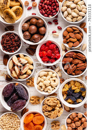 Nuts and dried fruits assortment. 76333118