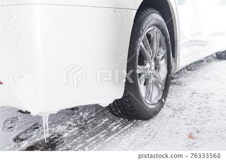雪道和無釘輪胎 76333568