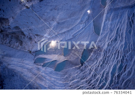 Spectacular Pamukkale thermal pools, top view. Texture background. 76334041