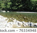 Clear stream and riverbed stone of the Itadori River flowing through Itatori, Seki City, Gifu Prefecture 76334948