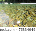 Clear stream and riverbed stone of the Itadori River flowing through Itatori, Seki City, Gifu Prefecture 76334949