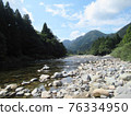 Scenery of the Itadori River flowing through Itatori, Seki City, Gifu Prefecture and the mountains surrounding it 76334950