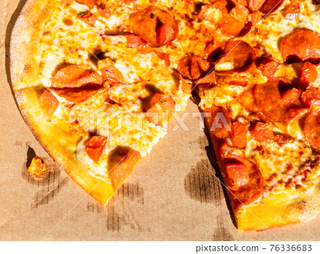 italian pizza pepperoni on cardboard box 76336683